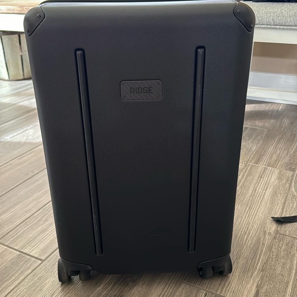 Ridge black suitcase with lock in excellent condition.